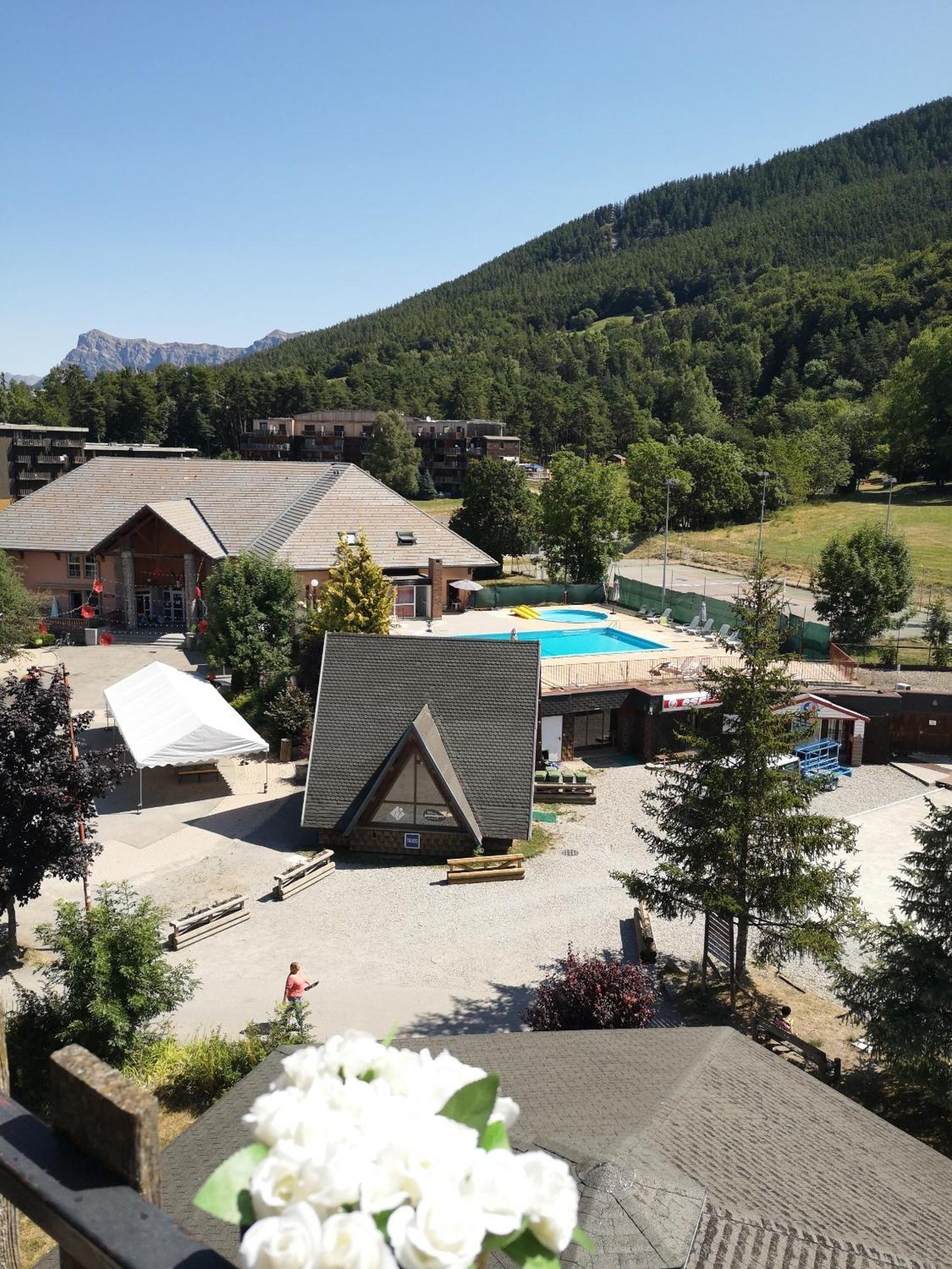 Hotel Espace Montclar Montclar  Exterior photo